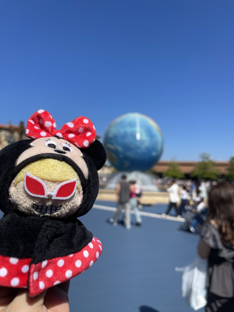 sabure56's tweet image. 1年ぶりのシー！！！まずは女王に謁見してくる