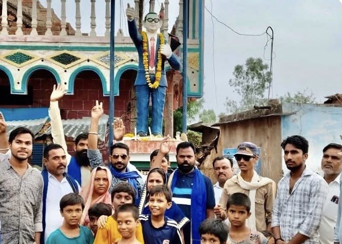 RanjitRjk's tweet image. अंधविश्वास से आज़ादी
जो धर्म इंसान को दबाए,
वो धर्म नहीं – बंधन है।
बुद्धि से सोचो, आँख मूंदकर मत मानो।
सोचो, समझो, फिर मानो।
👉 डाक्टर भीमराव अंबेडकर
जयभीम जय संविधान ✊🙏