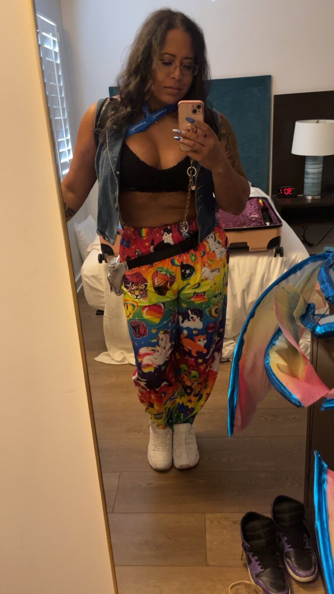 NylaRoseBeast's tweet image. San Diego it’s been a whirlwind of fun but my 24 hr tornado tour is over😭😭😭 had a blast with @BranCutler  and the wrestling Royale…we weren’t victorious this time, but I might have to polish up Nyx Shadowflame, the half tabaxi half tiefling (half cat half demon…so basically…