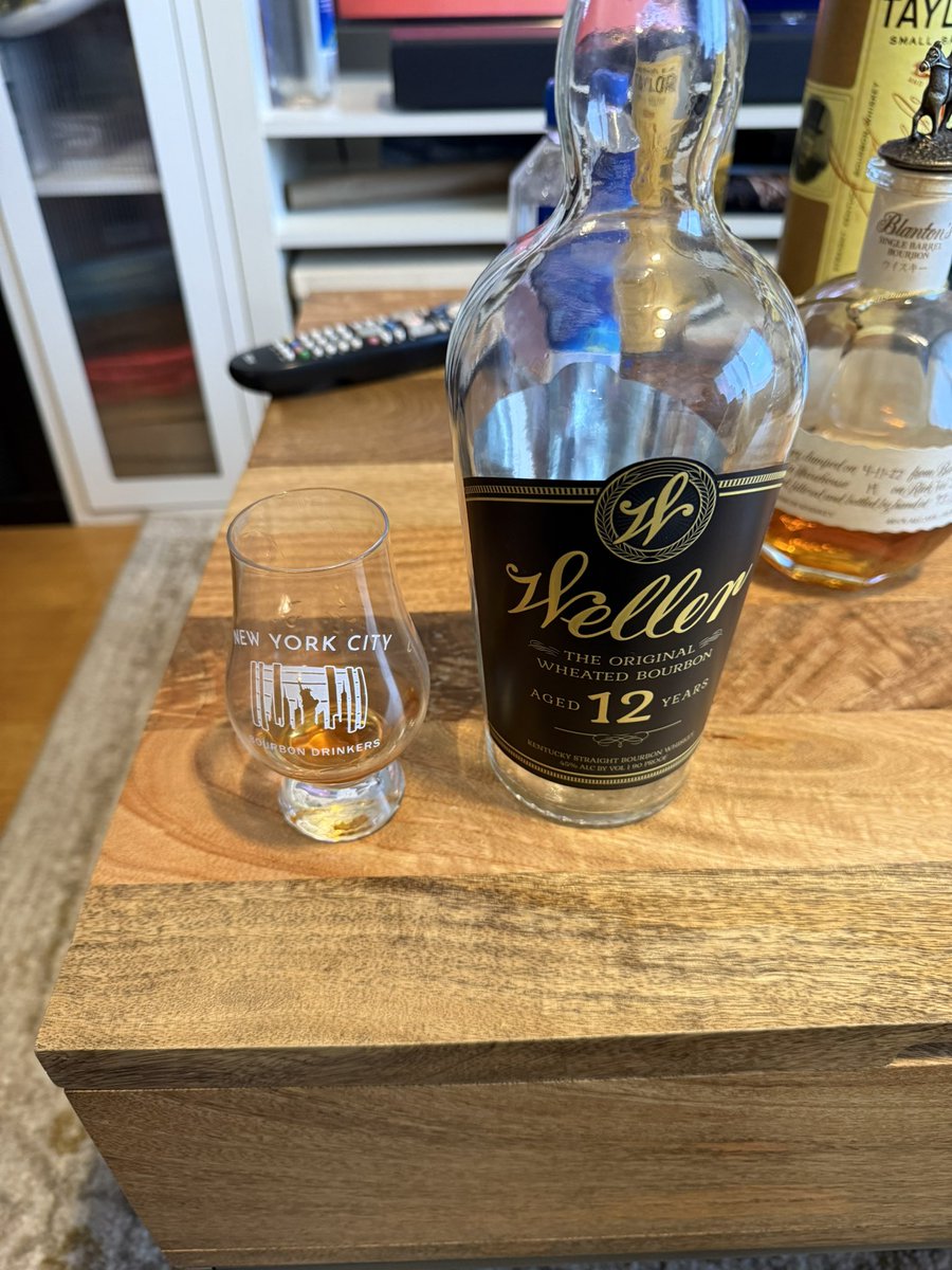 Great night of drinks and legacy with <a href="/RolandMTG/">Roland Chang</a> <a href="/BcdLegacy/">Buffalo Chicken Dip Legacy 🐓</a> <a href="/90sMTG/">90s MTG</a> 

It’s always the gathering