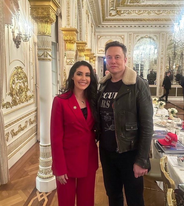 ElonMuskNews47's tweet image. Almost half of Americans don’t like Elon Musk, if you like him leave a red heart ♥️  or give him thumbs up 👍
