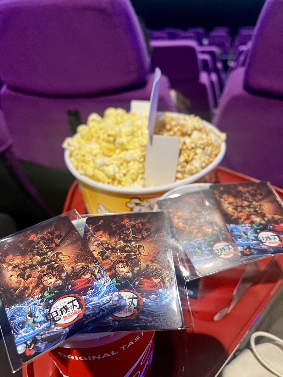 Miyuyu_117117's tweet image. 鬼滅の刃の映画観てきた！！
迫力満点で最高でした🍿
もう1回観たい✨️

ハンカチ活躍🐾
 #映画館  #鬼滅の刃