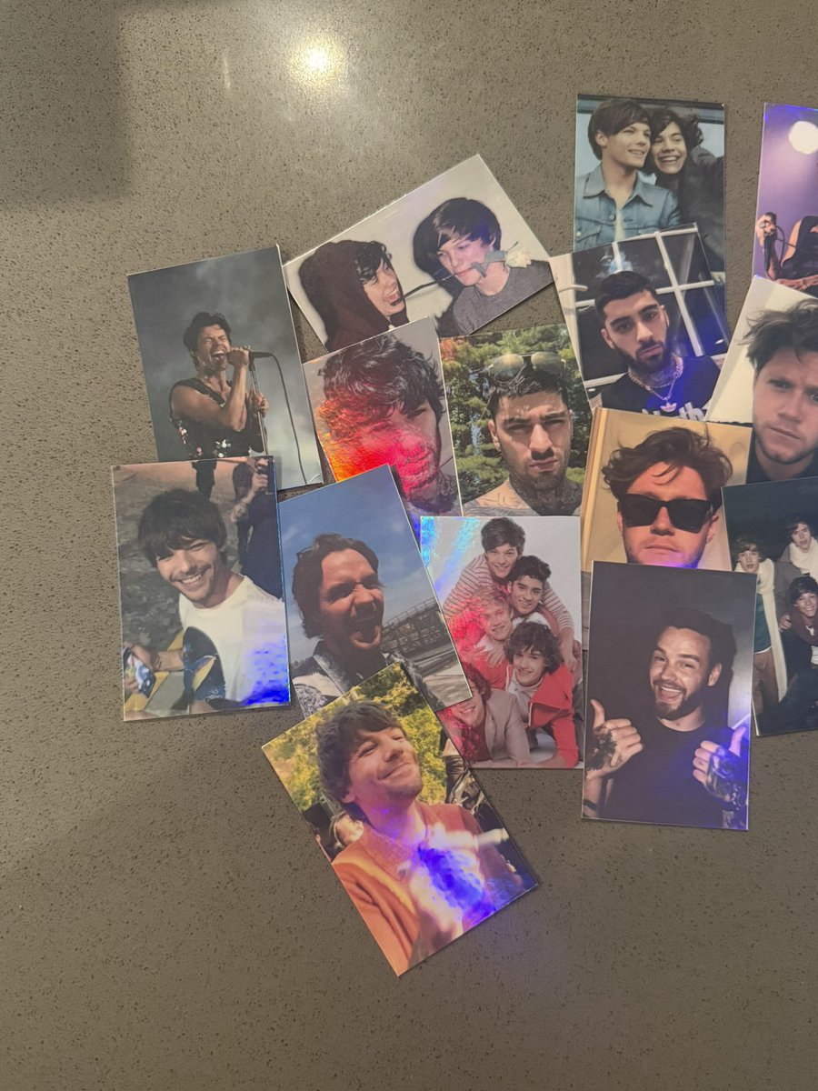 louismwahh's tweet image. omg you guysss!! i’m so excited about the photocards im printing rn! if I haven’t dmd you and you want some, please dm me! these are FREE since i’m practicing. I will ship within US only!! Currently have about 30 envelopes going out tomorrow 🖤 (these are just some of them!)