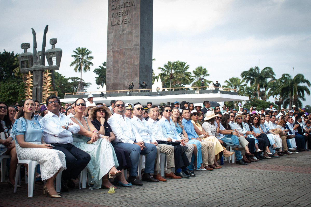 Ministerio de Producción (@produccion_ecu) on Twitter photo En el marco de las Fiestas Julianas, el Ministro <a href="/LuisJaramilloOK/">Luis Alberto Jaramillo</a> participó en el acto solemne conmemorativo por la fundación de Guayaquil, que contó con la presencia del Presidente de la República, <a href="/DanielNoboaOk/">Daniel Noboa Azin</a> , así como de autoridades locales y ciudadanía guayaquileña 💙🤍💙 En el marco de las Fiestas Julianas, el Ministro <a href="/LuisJaramilloOK/">Luis Alberto Jaramillo</a> participó en el acto solemne conmemorativo por la fundación de Guayaquil, que contó con la presencia del Presidente de la República, <a href="/DanielNoboaOk/">Daniel Noboa Azin</a> , así como de autoridades locales y ciudadanía guayaquileña 💙🤍💙