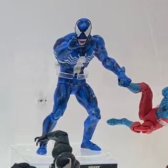 thevenomsite's tweet image. Is this a safe place to say that I really don’t like the look of the blue Mafex Venom?
I see the vision but there needs to be more black in it, but if it’s trying to do Capcom Venom it’s not the right shade of blue.