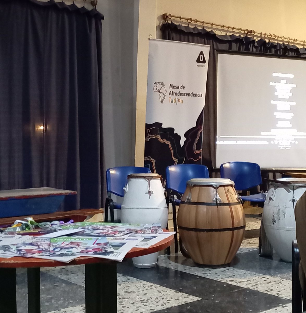 martin_rorra's tweet image. La Mesa de Afrodescendencia del Municipio D organizó un conversatorio sobre candombe y afrodescendencia.
Las mesas afro, de los distintos municipios, se han consolidado como ámbito de participación e incidencia. Que importante son estos espacios.