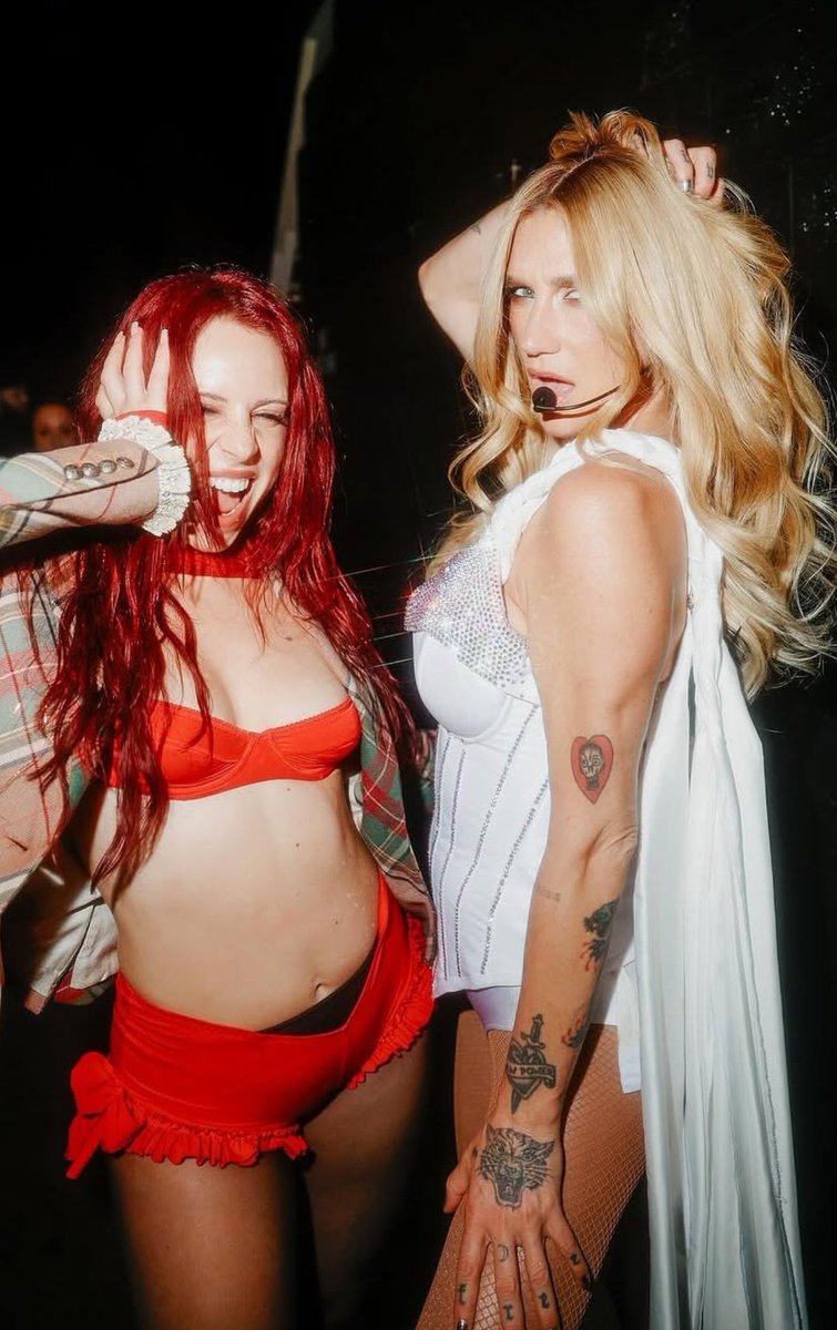 KESHA AND ROSE GRAY PLS GET OFF MY NECK