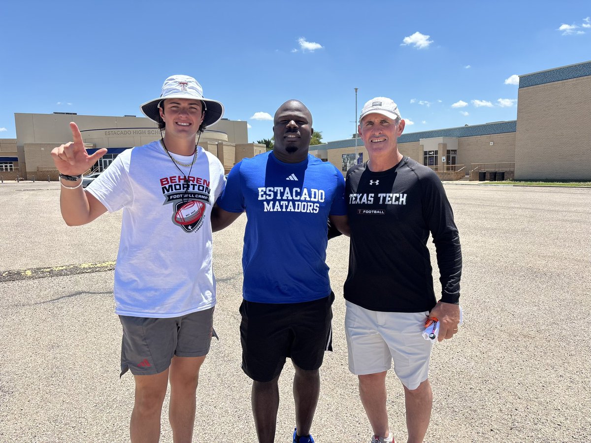 E_Ward18's tweet image. Big thanks to @BehrenMorton @TexasTechFB for choosing Estacado to host his Kid Camp today! Proud he represents the brand the right way. Our staff had a great day helping out. Always about growth, competition, and giving back. #MATADORNATION 🏈💪 #TheE