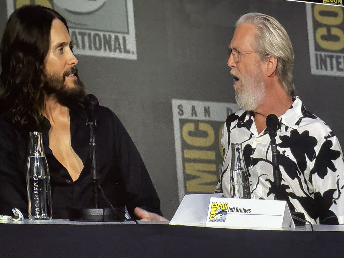 laughing_place's tweet image. When Jeff Bridges was told that Jared Leto only wants to be called by his character names, Jeff said "well that is interesting" #SDCC2025