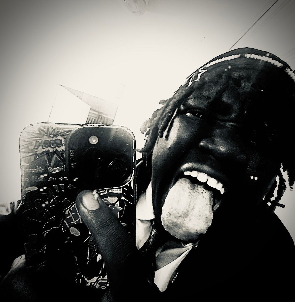 _shayzai's tweet image. GUYS GUYS LOOK HOW COOL MY BOYFRIEND IS