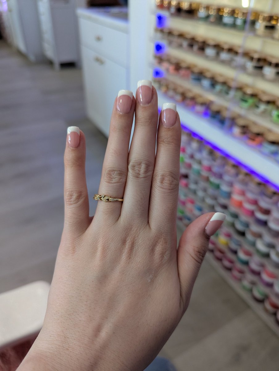 CassMutt's tweet image. These nails make me feel like the π
π memes (I literally struggle to type)