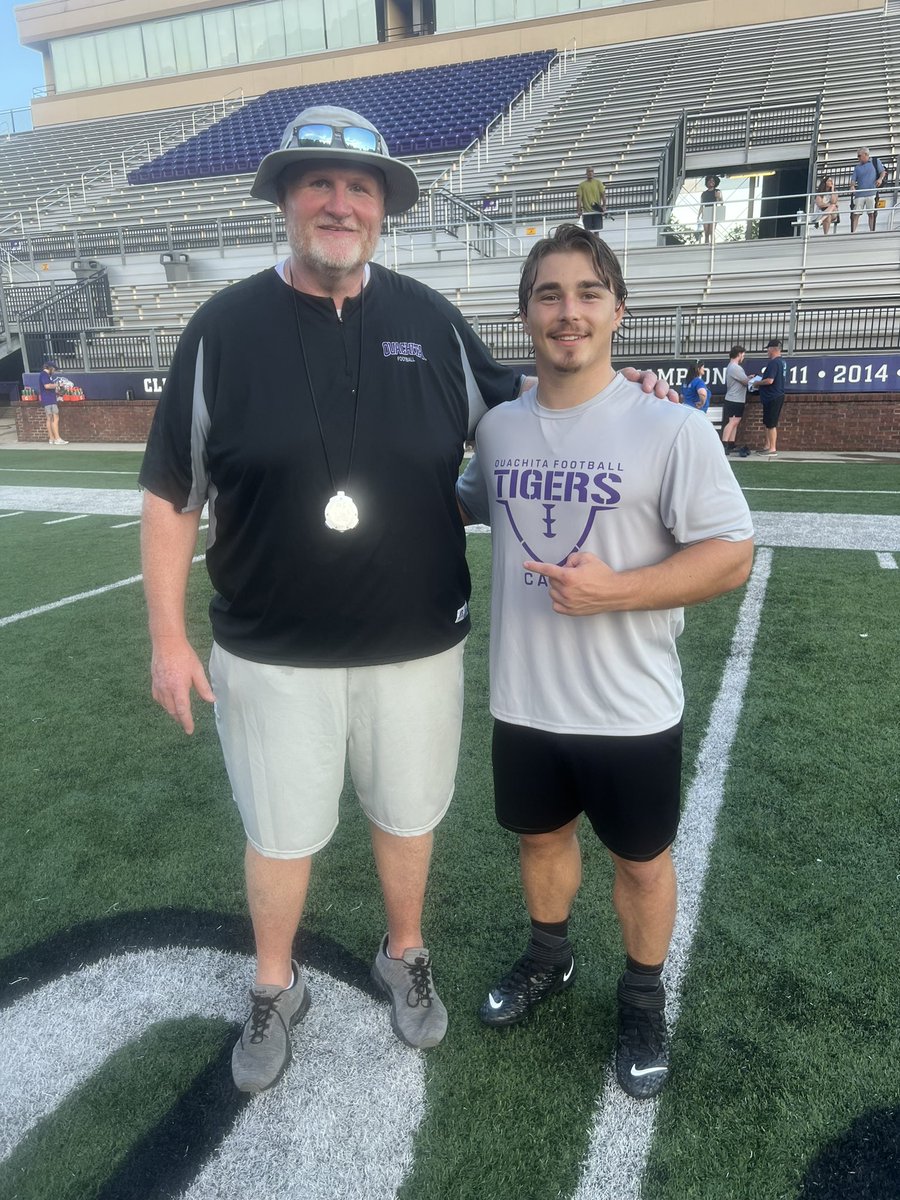 EthanDunn34's tweet image. Had a great experience in Arkadelphia at the @OuachitaFB camp! Stoked to have been able to meet @CoachCarsonFB and @CoachShock_OBU in person! Also now pumped to be officially 4.7 speed!!