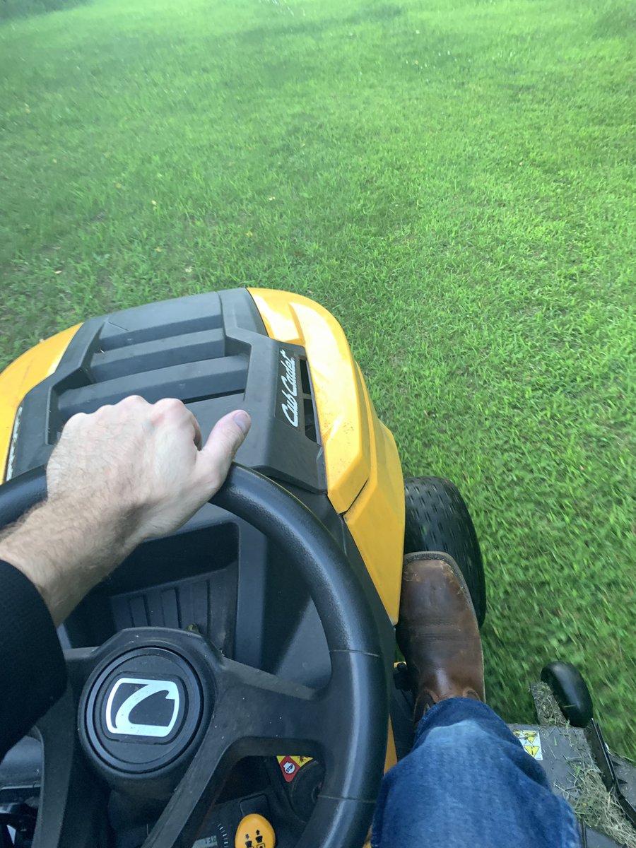 2AEnjoyer's tweet image. Mowing