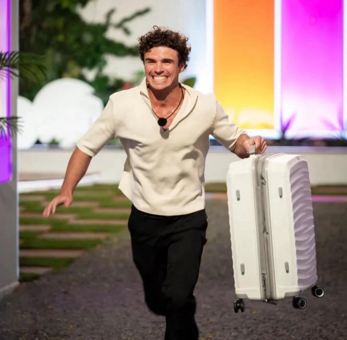 MonetTippi's tweet image. Nic leaving LAX rn