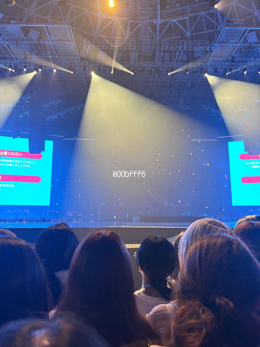 00bfff6's tweet image. KSPOに行くワンドアへ
F3の200番台で前から3,4列目を獲得できます‼︎
入場待機中も開演待機中も熱中症が続出して倒れた方やリタイアした方もいたので水を事前に買って暑さ対策をしっかりした方がいいです
特に入場待機はテントの中で体感40度の中ギチギチで1時間待機なので気をつけてください‼︎