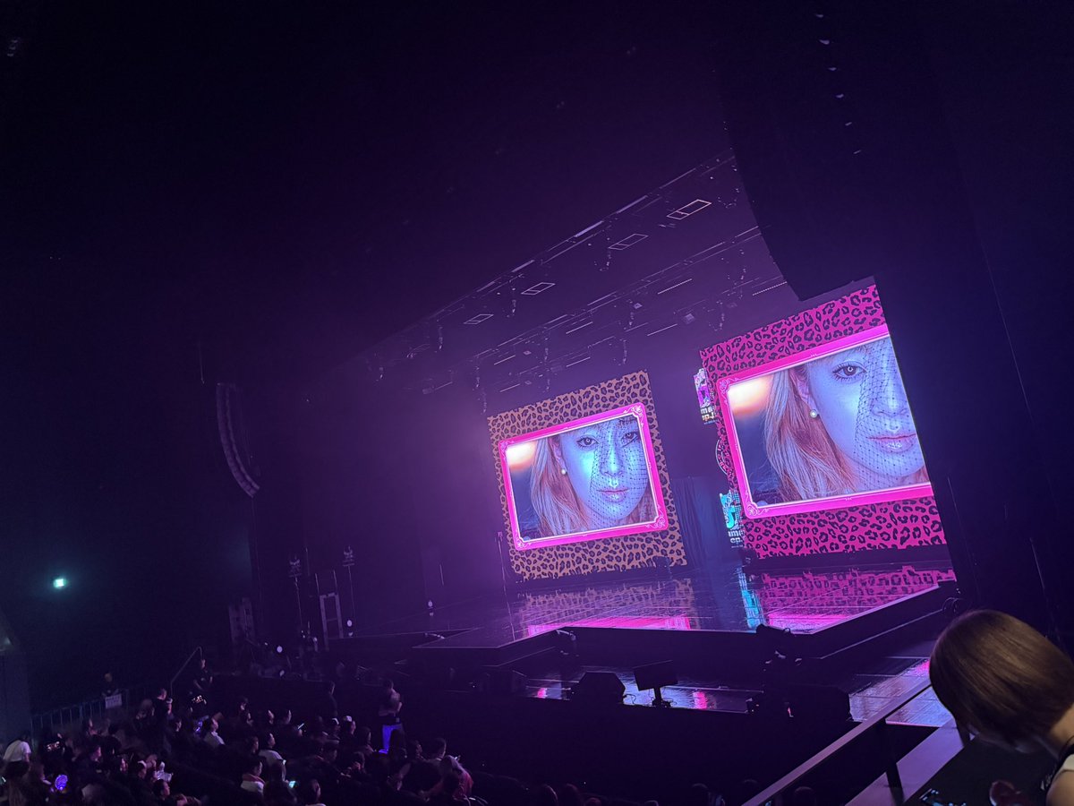 teamayuuu10's tweet photo. 東京Day2👸🏼💖
MCのアカペラ可愛すぎた、、、
3ヶ月振りの参戦だったけどやっぱり浜崎あゆみだいすき😭❤️
#ayumihamasaki
#IamayuepⅡ https://t.co/LPGiCnPd2w