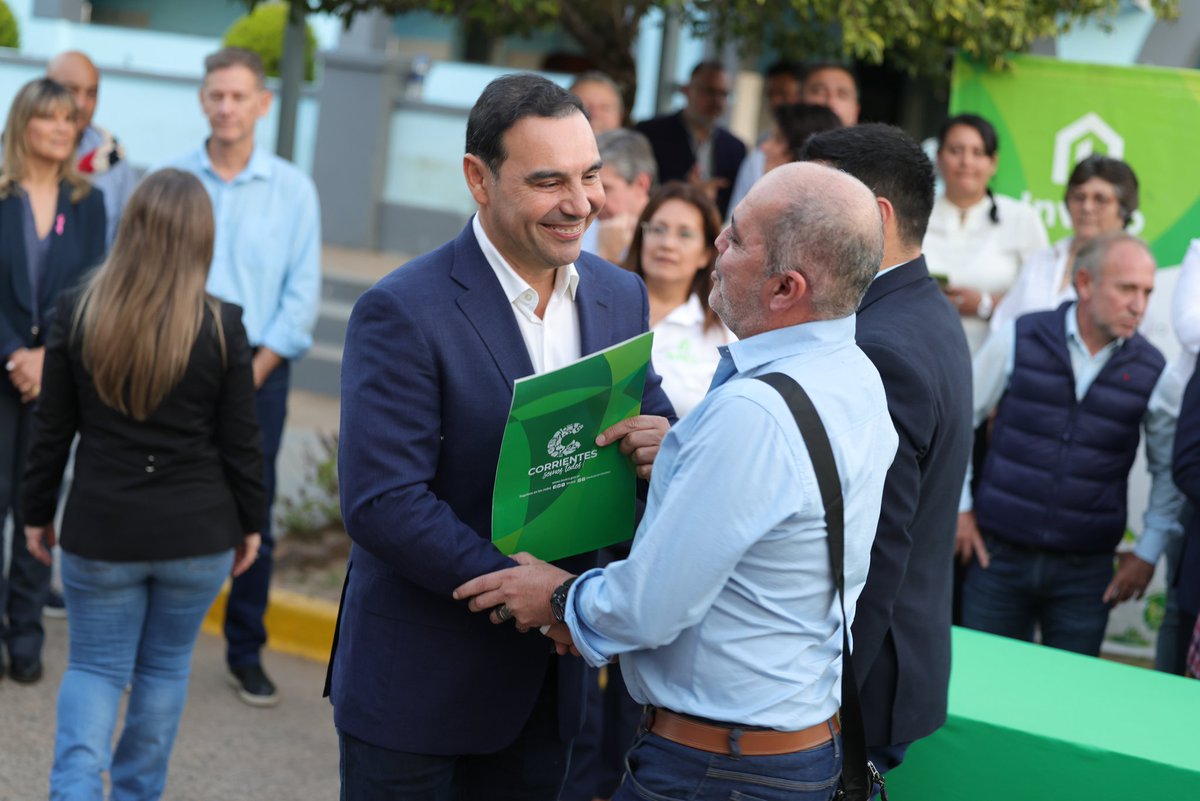 javiersaezok's tweet image. En #Itati participamos de la entrega de Viviendas del Programa #Oñondivé y bienes de capital encabezado por el Gobernador @gustavovaldesok y el Intendente Francisco Romero.
¡Seguimos invirtiendo en el desarrollo habitacional y brindando más oportunidades a los correntinos! 🙌