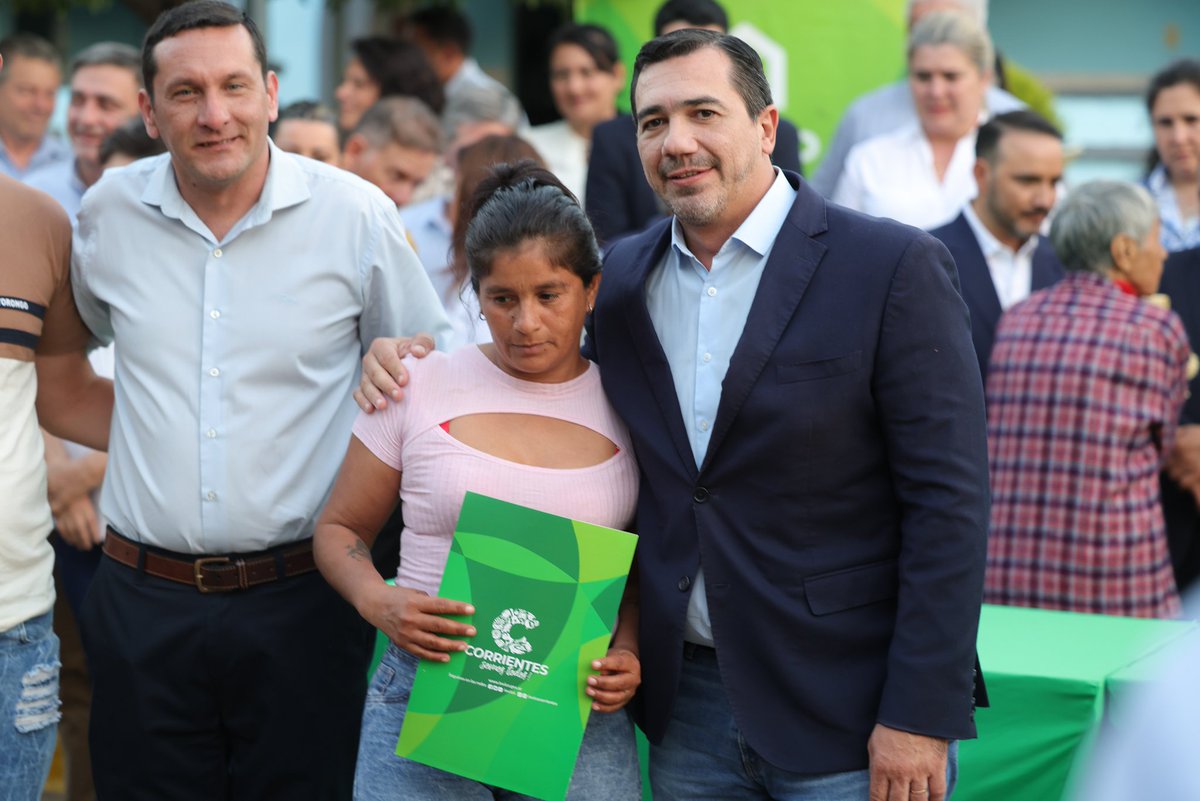 javiersaezok's tweet image. En #Itati participamos de la entrega de Viviendas del Programa #Oñondivé y bienes de capital encabezado por el Gobernador @gustavovaldesok y el Intendente Francisco Romero.
¡Seguimos invirtiendo en el desarrollo habitacional y brindando más oportunidades a los correntinos! 🙌