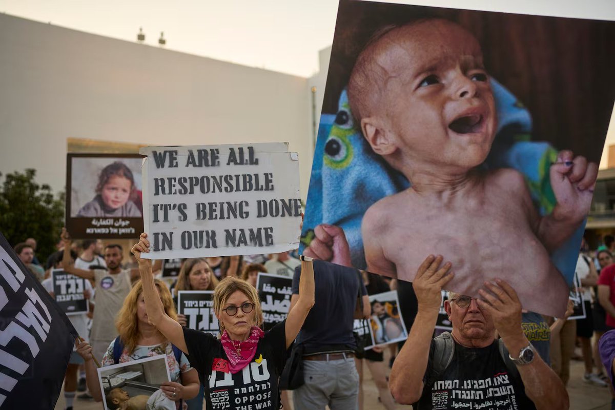 SZunes's tweet image. Thousands of Israelis are out protesting their government's ongoing genocide.
Let's remember: Not all are complicit.