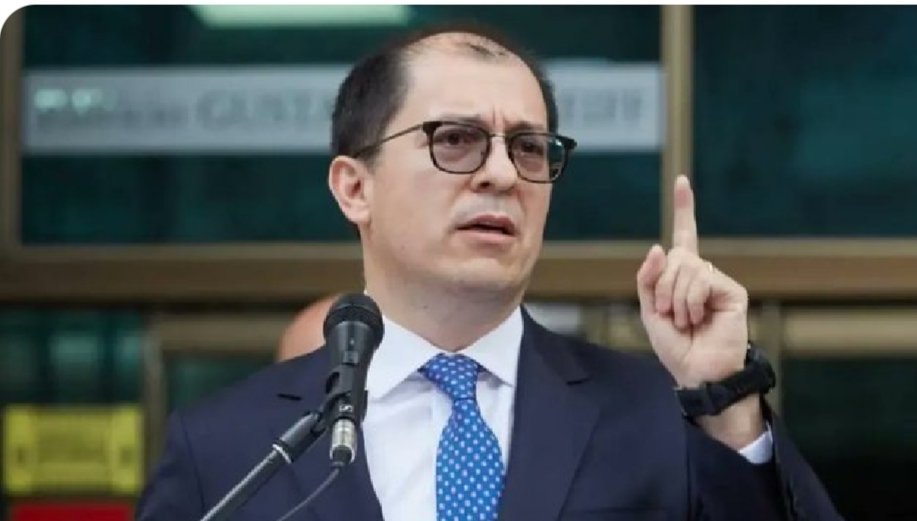 Jojare2's tweet image. Alguien sabe qué ave de rapiña es, fue avistada hoy en la tarde en Bogotá.