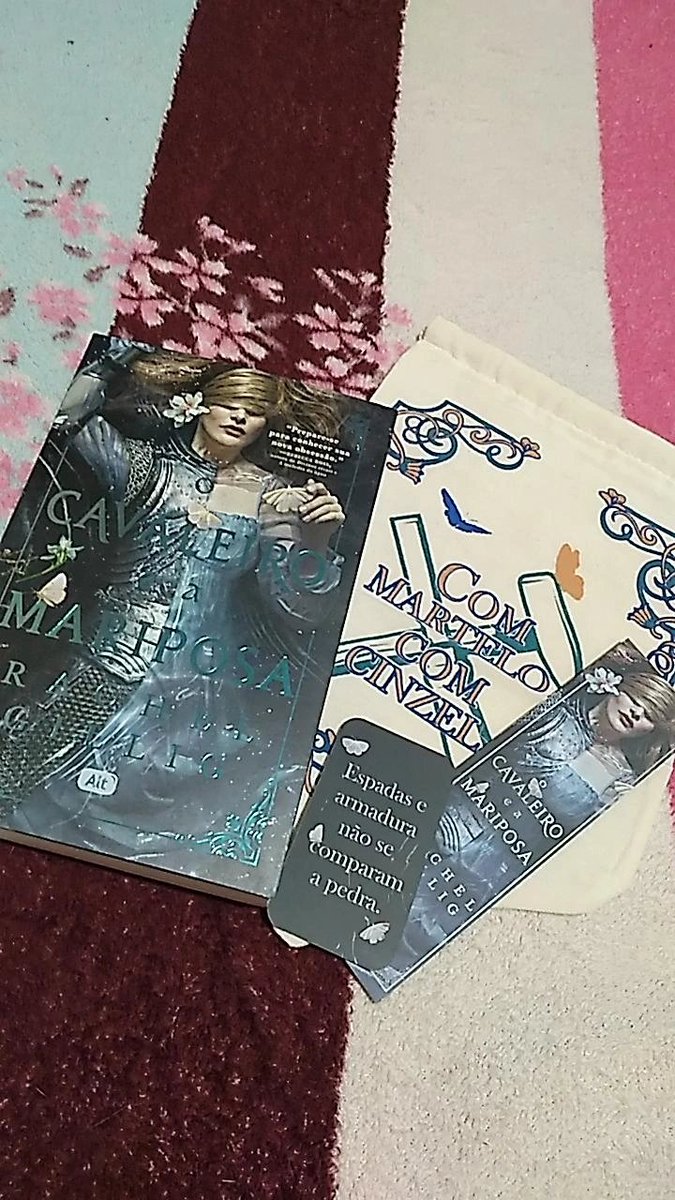 lysareading's tweet image. Aaaaahhhh ele chegooou mds ele ta tΓ£o lindo scrrπππππ @editoraAlt