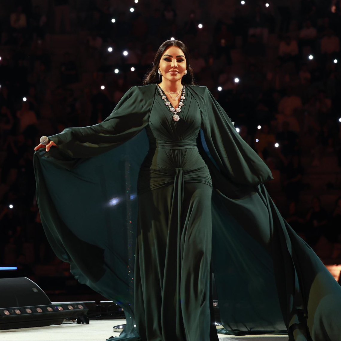 inoon74's tweet image. ميكب ✨
تسريحة ✨
فستان✨ 
أجمل إطلاله لـ احـلام في 2025 💚
@AhlamAlShamsi