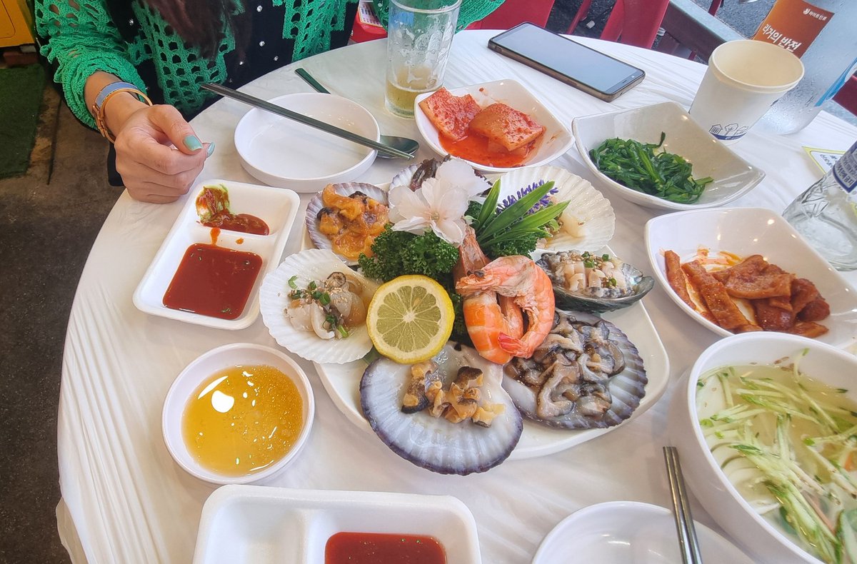 7월26일(토)  소래포구 갈 예정
놀러오시는 부커분들 저녁에 노타에서 음주가무 하면서 야하게(?) 같이 놀아요 저희는 초보로 목적은 없습니다^^ 5단계 도전중 DM 주세요 불발시 초대남(노래실력우선)은 상황보고 결정요^^
#여행 #소래포 #부부만남 #커플만남 #부커만남 #건오 #초대남