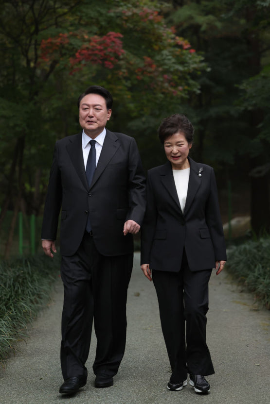 우파루파들아 나 한번만 도와줄수있을까? 

지금 현시점 유일하게 현실적으로 미국의 개입과 윤카 불구속을 끌어낼수있는 유일한 방안 이라고 생각해 

우리엄마가 걸린 문제니까 나도 진짜 신경써서 잘해볼께 

즉도록 아픈내가 응급실 다녀면서 뛰어다니면서 자료모으고 변호사님 모앗어 선임비만