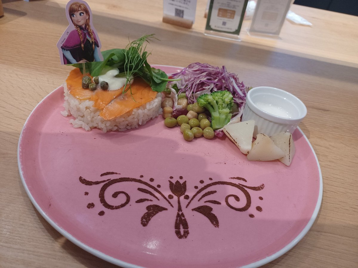 ridergameyu's tweet photo. #OHMYCAFE
＜オラフ＞エ��ジョイサマーカレー1,890円
＜アナ＞サーモンピラフプレート2,090円
https://t.co/IvjAejjNmq
#遊のグルメ記録
#新宿
#ディズニー
#アナ雪
#ランチ https://t.co/1iYR4rM540