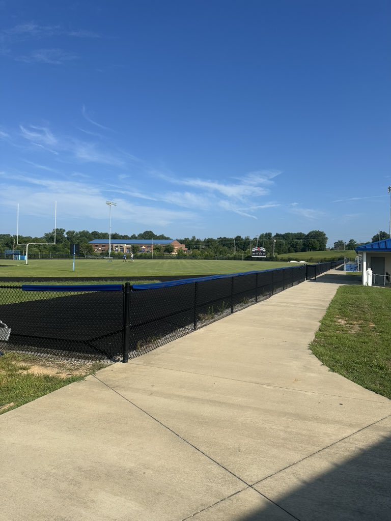 CoachBMeredith's tweet image. What an amazing day for us! Glasgow & Hazard for interviews and you can’t pass up the chance to see Tim Couch’s statue at Leslie County. How beautiful is this game and this state?!? @cleats2whistle @jax_arnett @coach_chandler thank you guys for today!!