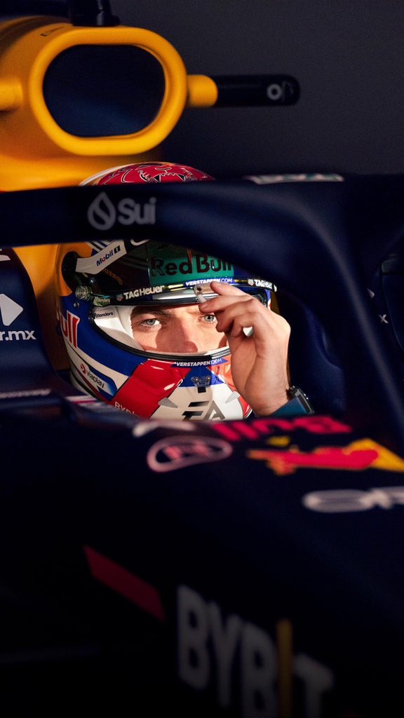 verstaaron's tweet image. Livros de romance de f1 — a thread 🏎️🏁