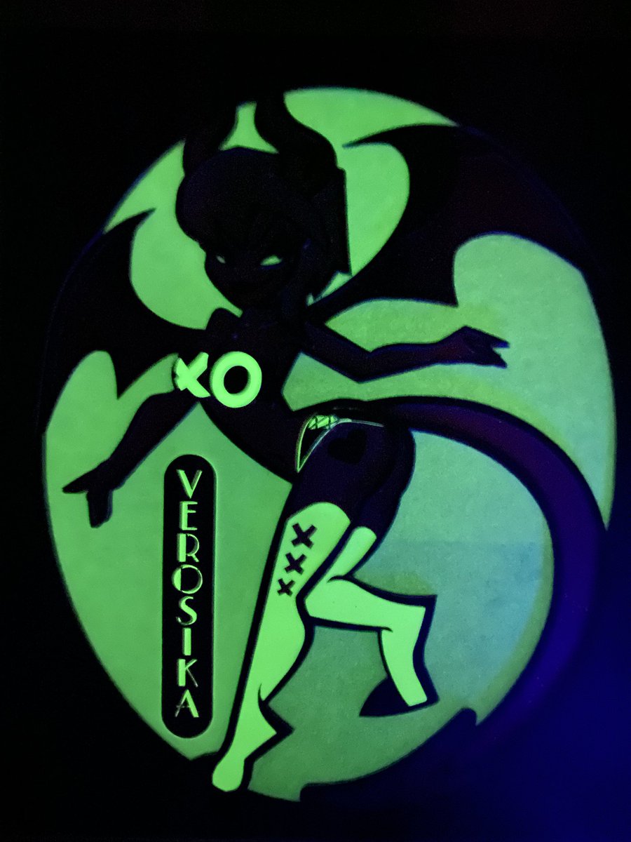 SamohtLion's tweet image. Verosika Mayday is here to steal hearts and spotlight 🔥 This glittery layered paper craft captures her devilish charm, sultry power, and glows in the dark — perfect for fans of Helluva Boss and queen demons alike 👠💄 #HelluvaBoss #VerosikaMayday #HazbinHotel #PaperCraft…
