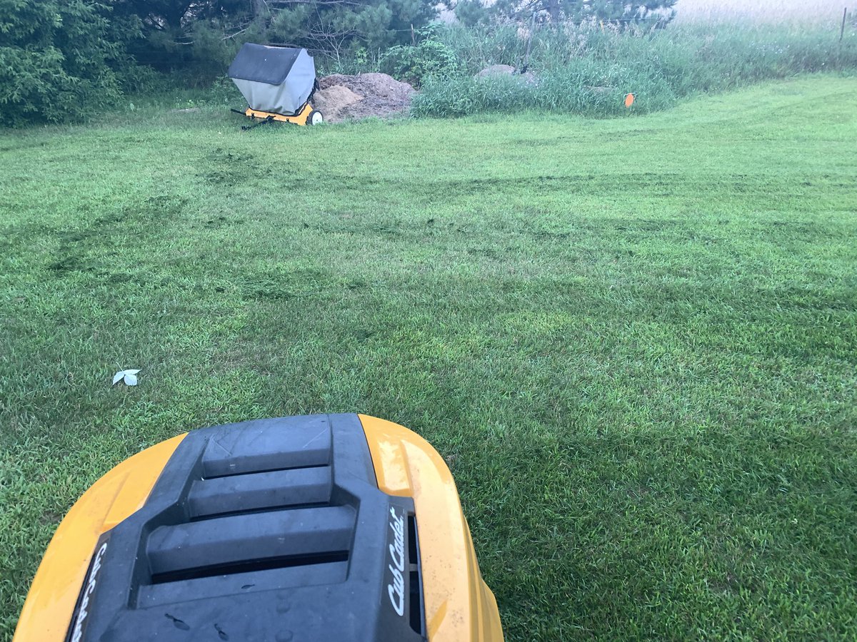 2AEnjoyer's tweet image. Damn hay field man