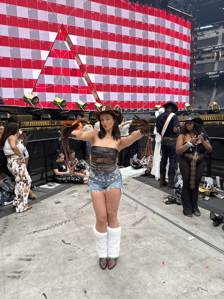 grace_hive's tweet image. The inspo &amp;amp; the outfit