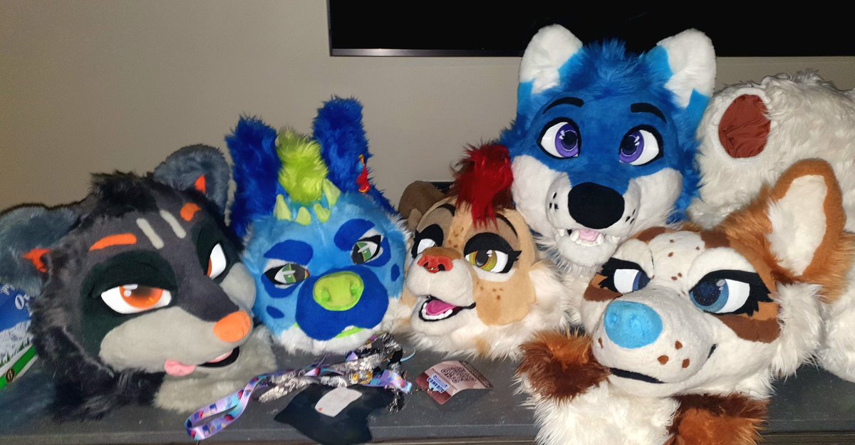 SneakyyLion's tweet image. Chaos