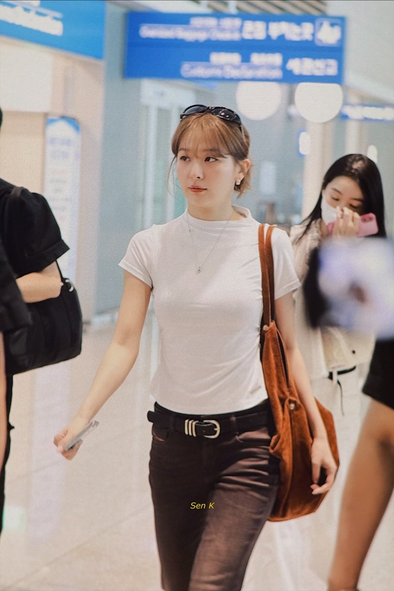 sensible_k's tweet image. 250726 출국 #슬기 #seulgi