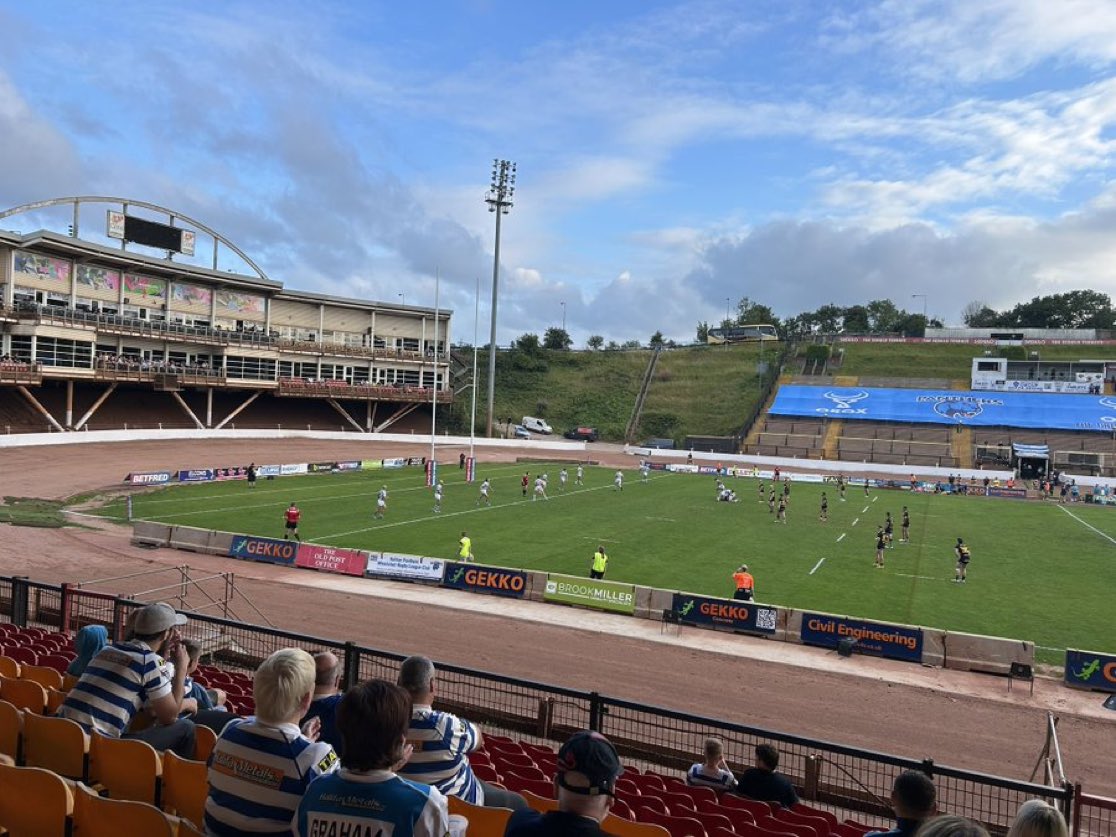 LeagueScenePod's tweet image. If the RFL review gets its way.
Super League could return to the famous Odsal Stadium.
It has seen WAY better days, it makes Shark Park look like Allianz Stadium in comparison.
It’s embarrassing that top flight football could return to this depreciated ground.
📸 @M_Shaw1