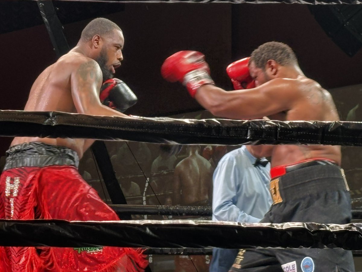 Dave Weinberg (@daveweinberg19) on Twitter photo A terrific fight ends with unbeaten Cleveland heavyweight Roney Hines (15-0-1, 9 KOs) win an 8RD UD over St. Louis’ Ed Fountain (14-4, 7 KOs).
<a href="/BoxingInsider/">Boxing Insider Promotions</a>
<a href="/TropicanaAC/">Tropicana AC</a> A terrific fight ends with unbeaten Cleveland heavyweight Roney Hines (15-0-1, 9 KOs) win an 8RD UD over St. Louis’ Ed Fountain (14-4, 7 KOs).
<a href="/BoxingInsider/">Boxing Insider Promotions</a>
<a href="/TropicanaAC/">Tropicana AC</a>