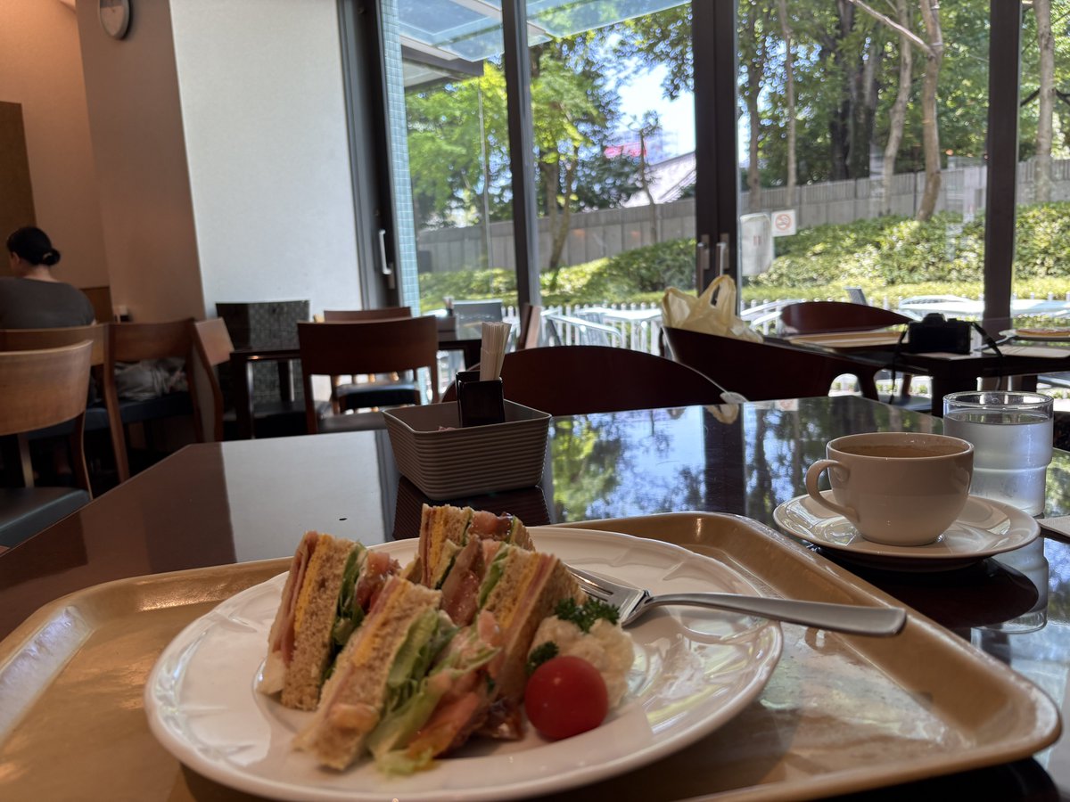 Shogo_Sakai's tweet image. 朝食4時、昼食10時、夕飯17時のルーティンが、昨日は外仕事で12時昼食!
世間様並みにシフトして“普通の生活”が出来るか?と思うけど、結果的に1時起床。そこから、MIDIデータの打ち直し、note投稿、Medium投稿、帳簿付、メール数件。
朝10時にして8時間勤務を完了。世間はこれから仕事?え?…休み?