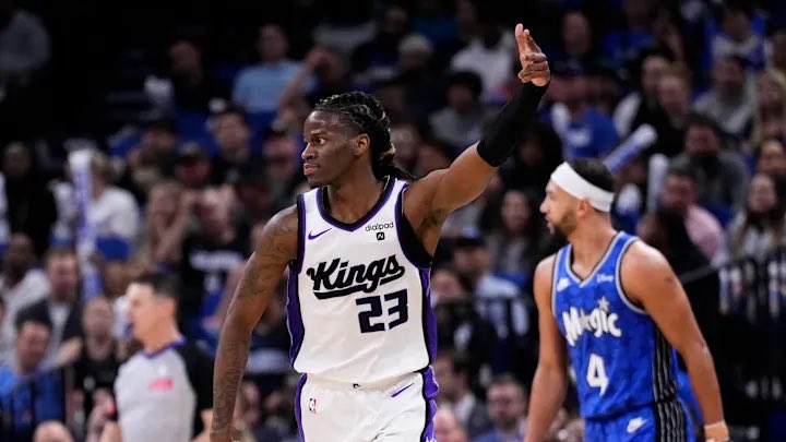 ETrainSports's tweet image. Keon Ellis is more valuable to an NBA team than Jonathan Kuminga.
He doesn’t need the ball in his hands to make a difference on the court, whereas Kuminga needs constant touches to make an impact.
I’m not willing to give up Keon for Kuminga. I don’t think Scott Perry is either.