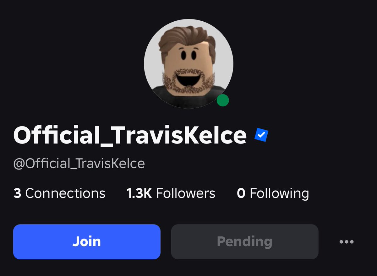 taybehere's tweet image. GUYS TRAVIS IS PLAYING ROBLOX RN 😭😭
