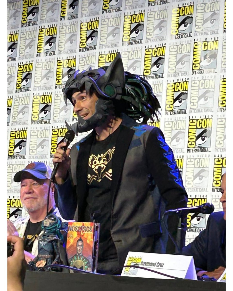 #OrgulloCasAzul 💙

Nuestro querido <a href="/horacioGR69/">Horacio Garcia-Rojas</a> estuvo presente ayer en el panel de DC en la #SDCC2025 y será la voz de Batman en #BatmanAzteca: Choque de Imperios, la nueva cinta animada de Warner Bros.

¡Muchas felicidades, querido Horacio!