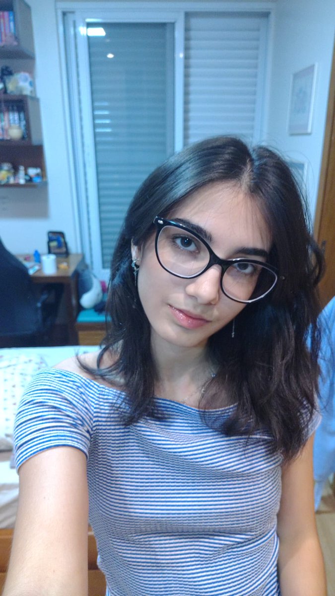 lhamwa's tweet image. tirei as fotos mais lindinhas mas teve a aparição especial do roupão azul pendurado na porta