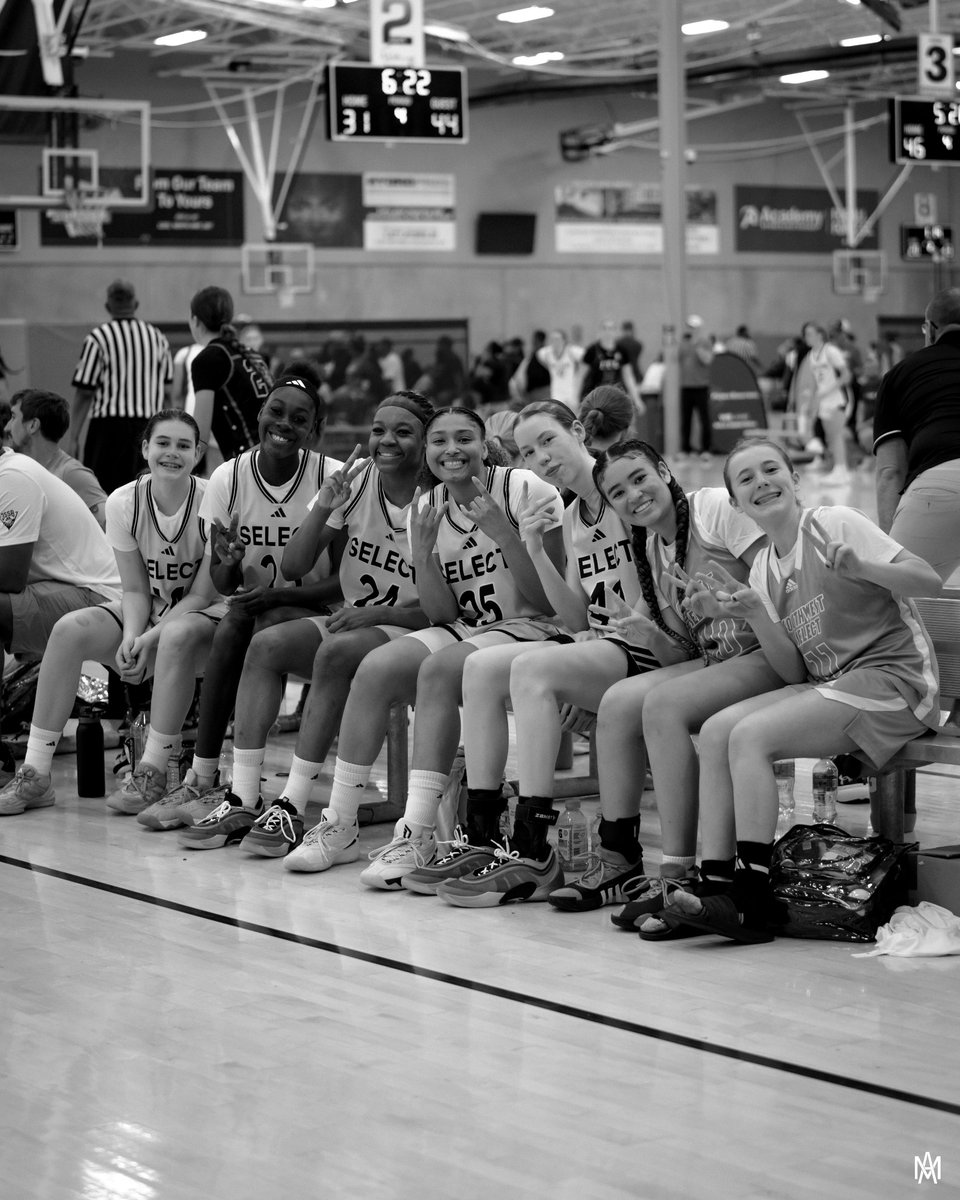 eve_long23's tweet image. /// Thank you
@SW_Select3SSB  🩵🩶🖤for a great AAU season!! Thank you seniors @AmariByles2026 @garcia_amayah @RihKinsey @kennedyy4x 🫶🏿💕!! Thank you 
@3SSBGCircuit  for another great year! and of course thank you @gdluckap 😂! can’t wait for next yr💪🏿💪🏿 #aLONGway2go