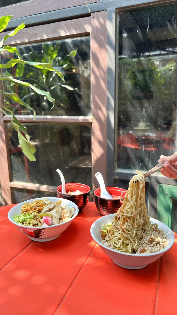 Jangan lupa RamBak ada di Kozi Jerukpurut. Ada Yamin Manis ala Bandung, ada Bakmi (asin) ala Jakarta.