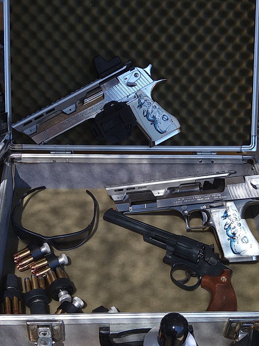 hyshiro1118's tweet image. 今日はアラパベース様にて恥外法権様   
@RYU77902960
主催のサバゲに参加中。
今日の装備。メインは天帝双龍の相方のリハビリとM29の取回し、命を大事に、明日の仕事に差し支えないように、。
#アラパベース　#恥外法権