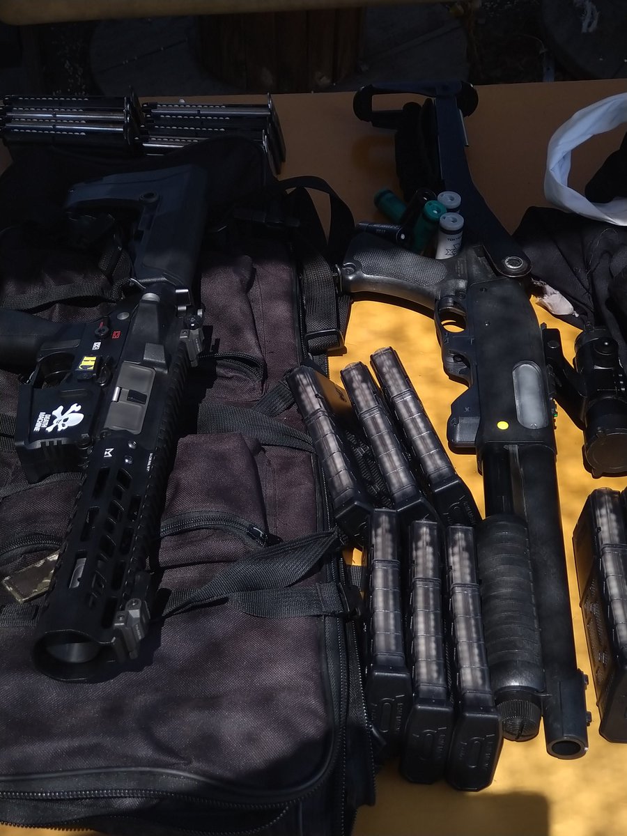 hyshiro1118's tweet image. 今日はアラパベース様にて恥外法権様   
@RYU77902960
主催のサバゲに参加中。
今日の装備。メインは天帝双龍の相方のリハビリとM29の取回し、命を大事に、明日の仕事に差し支えないように、。
#アラパベース　#恥外法権