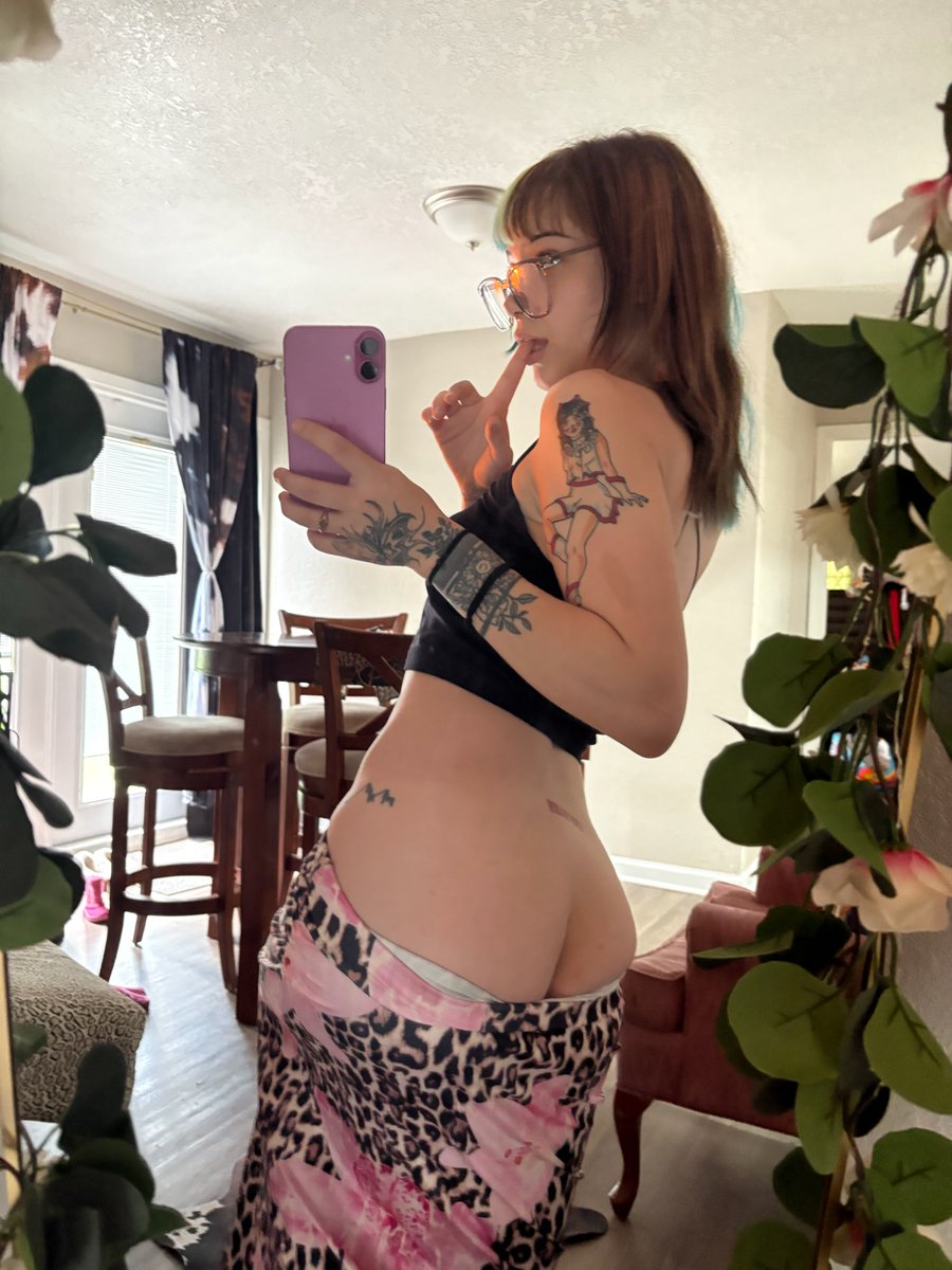 rate how good my ass looks from 1-10😍