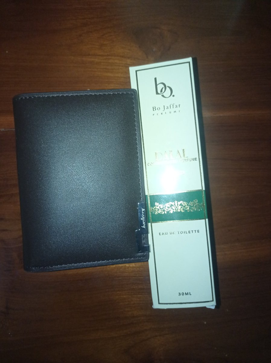Michael_daGreat's tweet image. This birthday I received a nice wallet and perfume from my daughter.
My neighbor gave me 4 coconuts. I love the water from them, so this is going to be a good day.