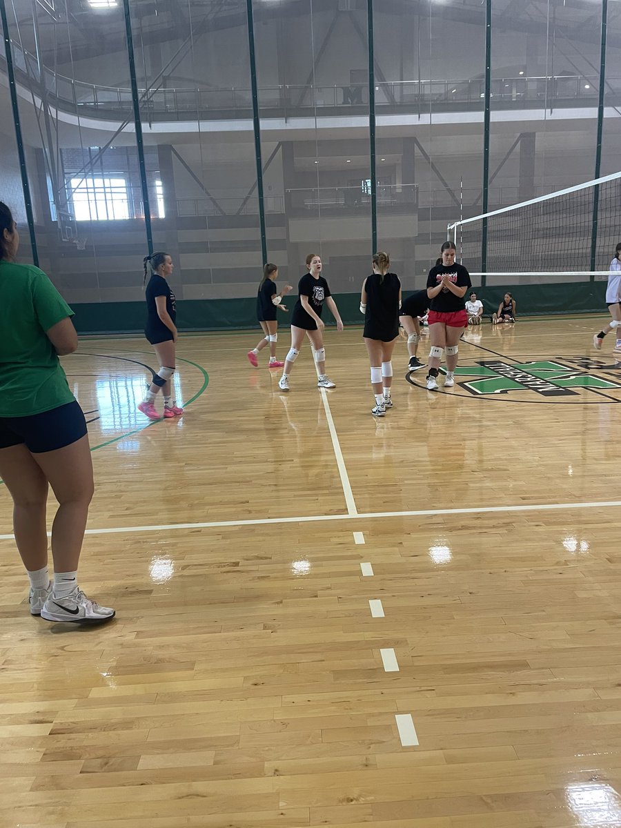 LCHS_VBALL's tweet photo. Marshall Volleyball Team Camp 💚 https://t.co/dzHN9Yz0Wp